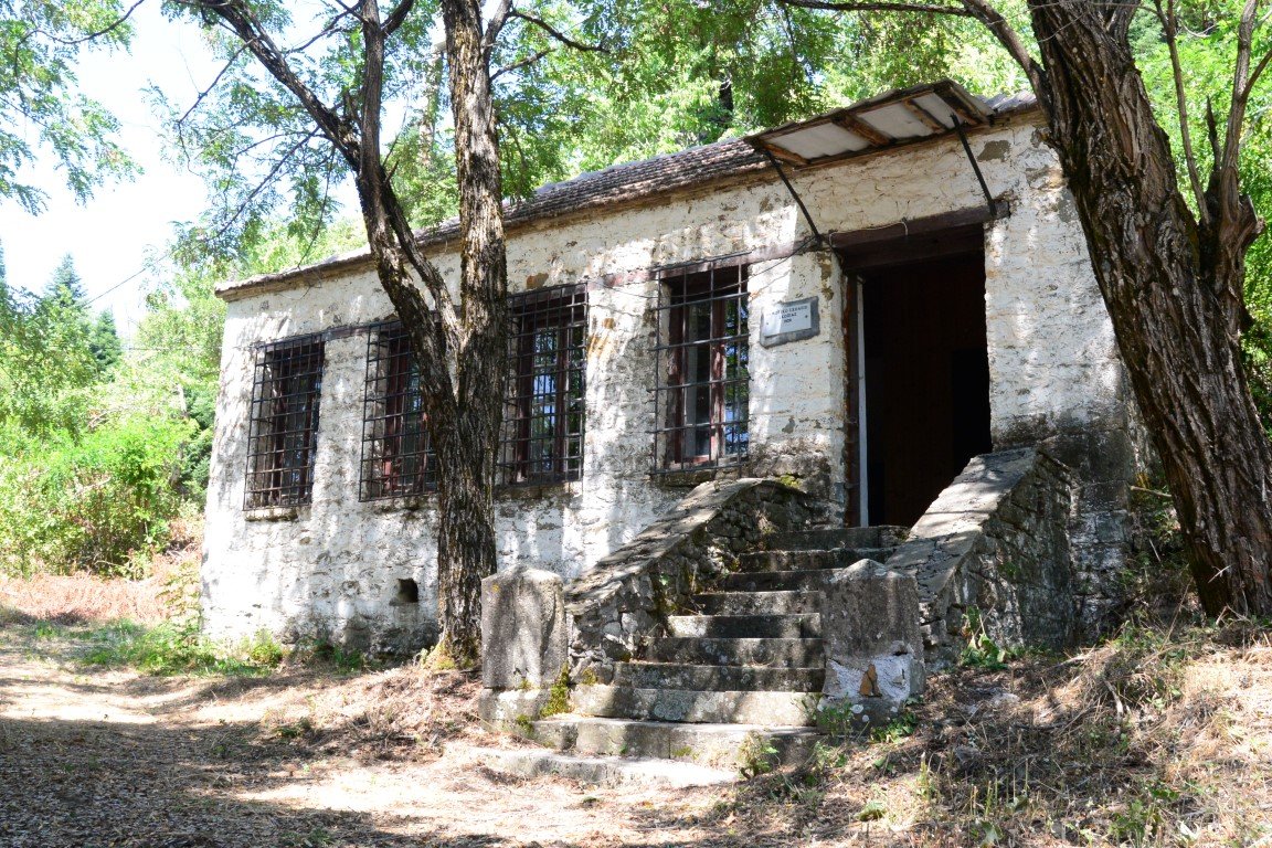 3 day trekking excursion / Krikelopotamos valey > 43km / South Pindos