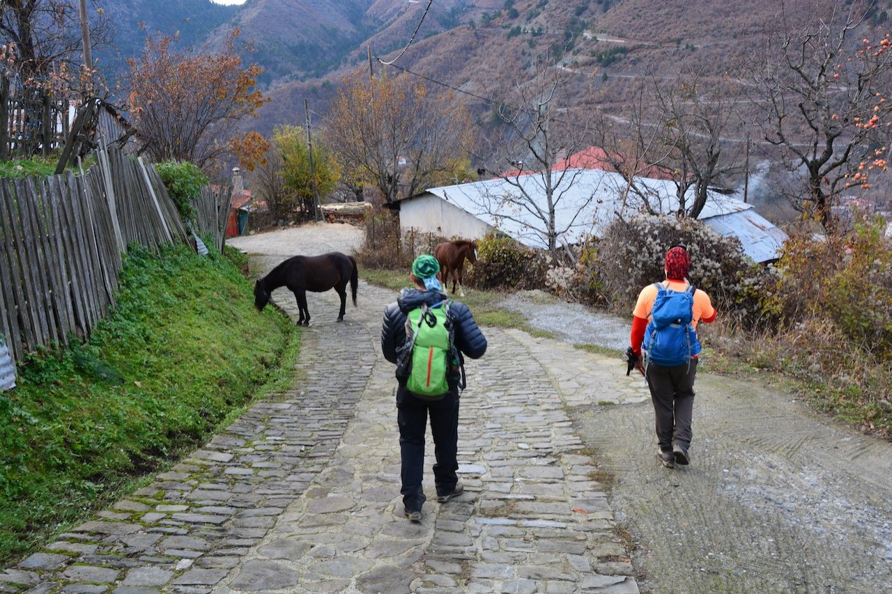Exp-trek Ορειβασία, Πεζοπορία, Οργάνωση κατασκήνωσης, Διάσχιση ποταμών, Καταβάσεις φαραγγιών