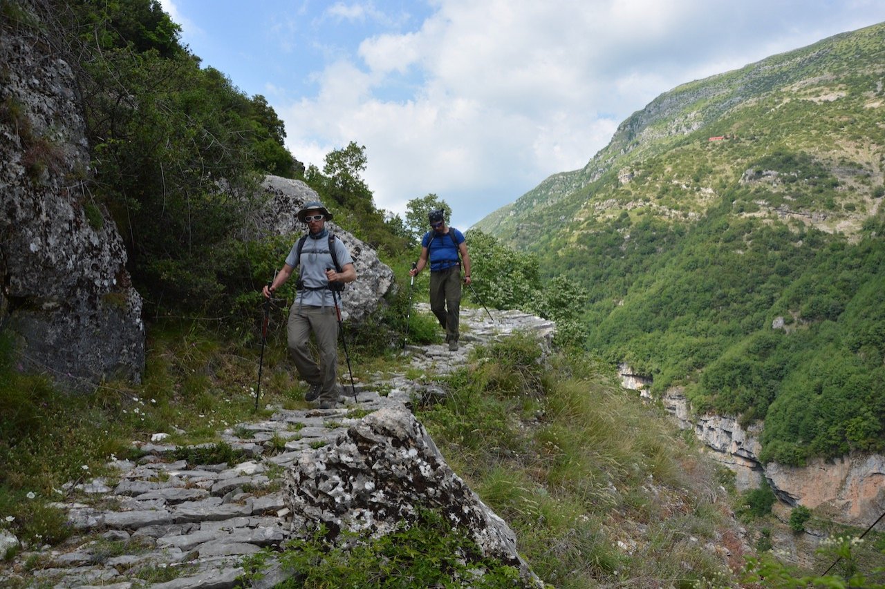 Exp-trek Ορειβασία, Πεζοπορία, Οργάνωση κατασκήνωσης 